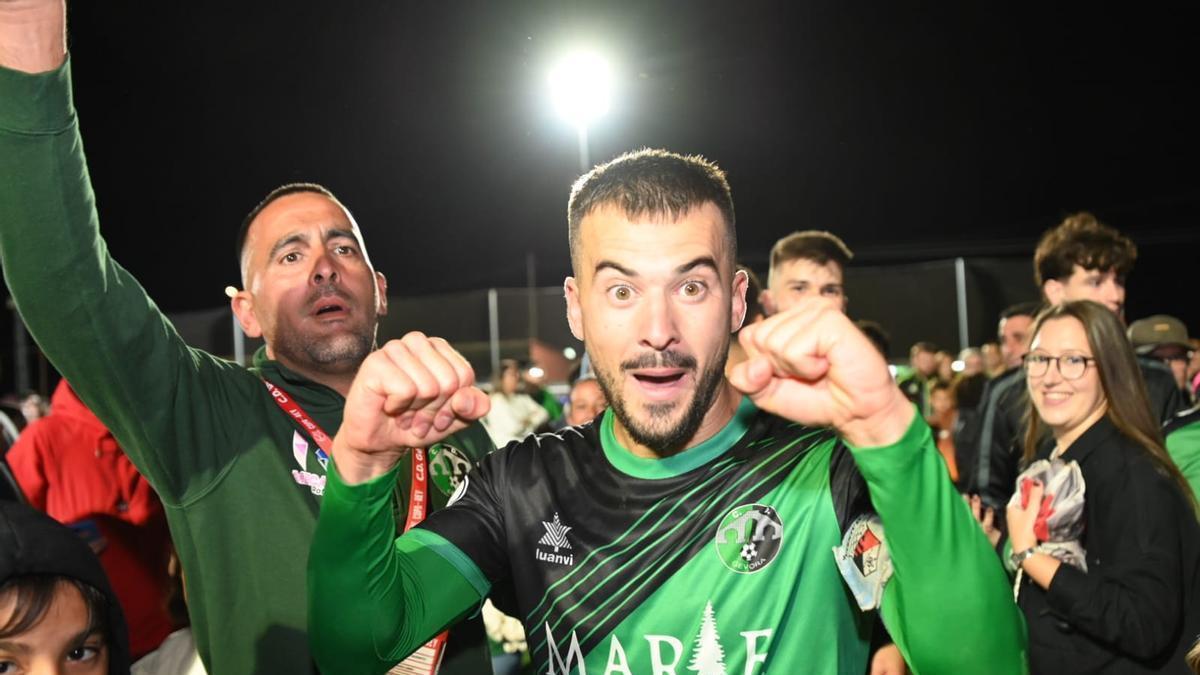 Celebración en Gévora tras eliminar al Sotavento en la noche de este miércoles