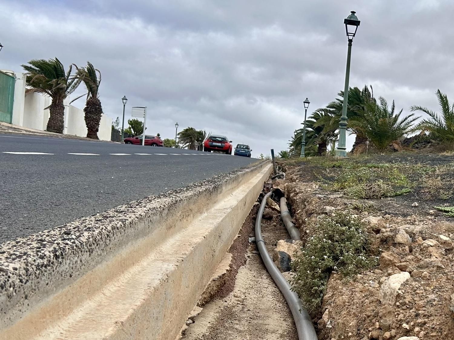 Acceso a Costa Teguise por la avenida Campo de Golf