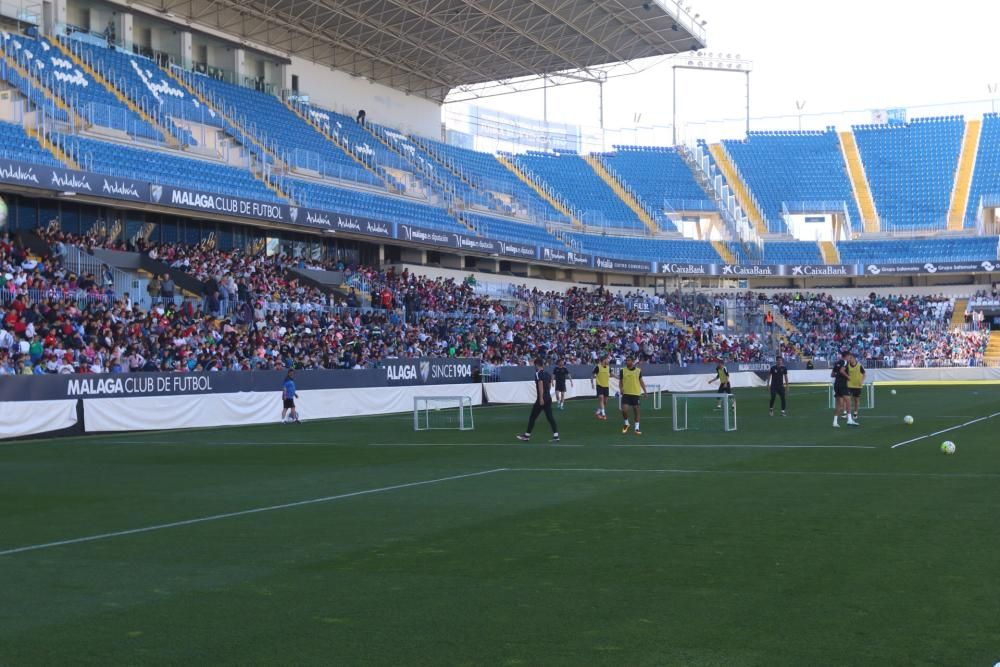 El equipo blanquiazul abre la grada de La Rosaleda a miles de niños de varios colegios de Málaga.