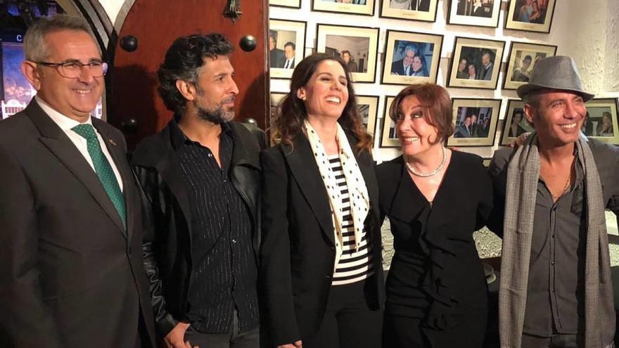 El alcalde de La Unión, Pedro López, junto a Arcángel, Diana Navarro, Blanca del Rey y Pitingo.