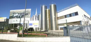 La nueva fábrica de mozzarella en Salas (en las viejas instalaciones de Danone) pospone por segunda vez su arranque: esta es ahora la fecha de apertura