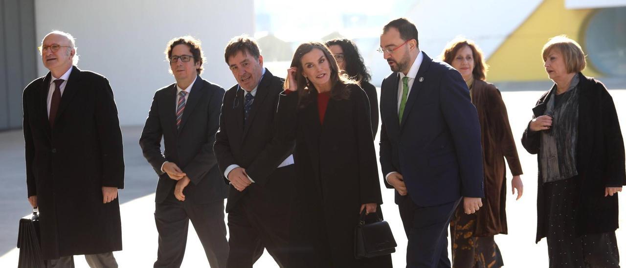 La Reina asiste en el Niemeyer al homenaje del Instituto Cervantes a Víctor Manuel