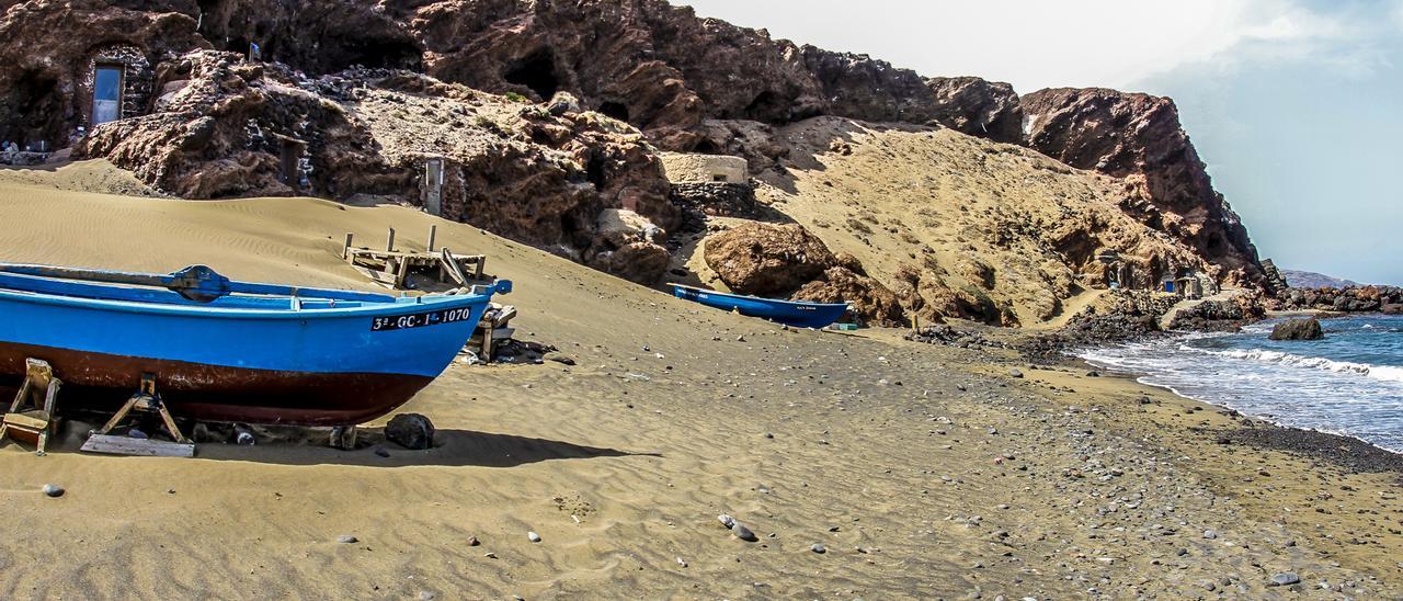 Búnker y cuevas de la playa de El Burrero, en el municipio grancanario de Ingenio