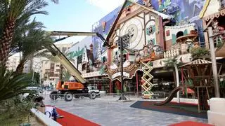 Encendido de las luces de Navidad en Murcia: Toma forma el árbol de la Circular y regresa el Jardín de los Sueños al Malecón