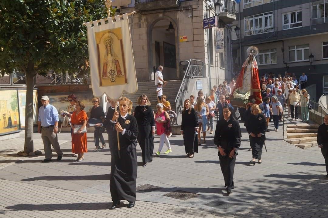 Candás vuelve a vibrar con la procesión del Cristo: así se vivió una de las citas más emblemáticas de la villa