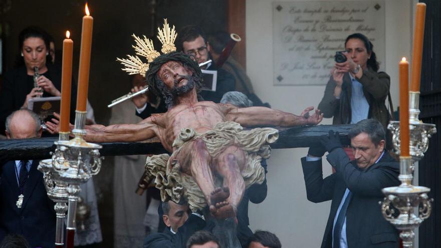 El Cristo de la Crucifixión, durante su traslado.