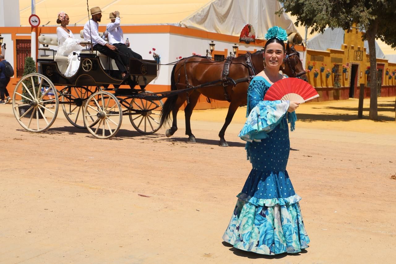 Trajes de gitana en el miércoles de Feria