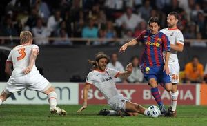 Messi esquiva l’entrada de Txigrinski en la final de la Supercopa d’Europa celebrada a Mònaco el 28 d’agost de 2009. El Barça es va emportar la copa a Catalunya després d’un partit molt travat que va guanyar per 1-0.