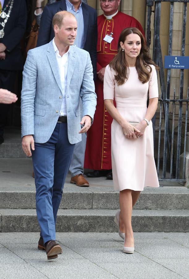 La Duquesa de Cambridge con vestido rosa de Lela Rose.