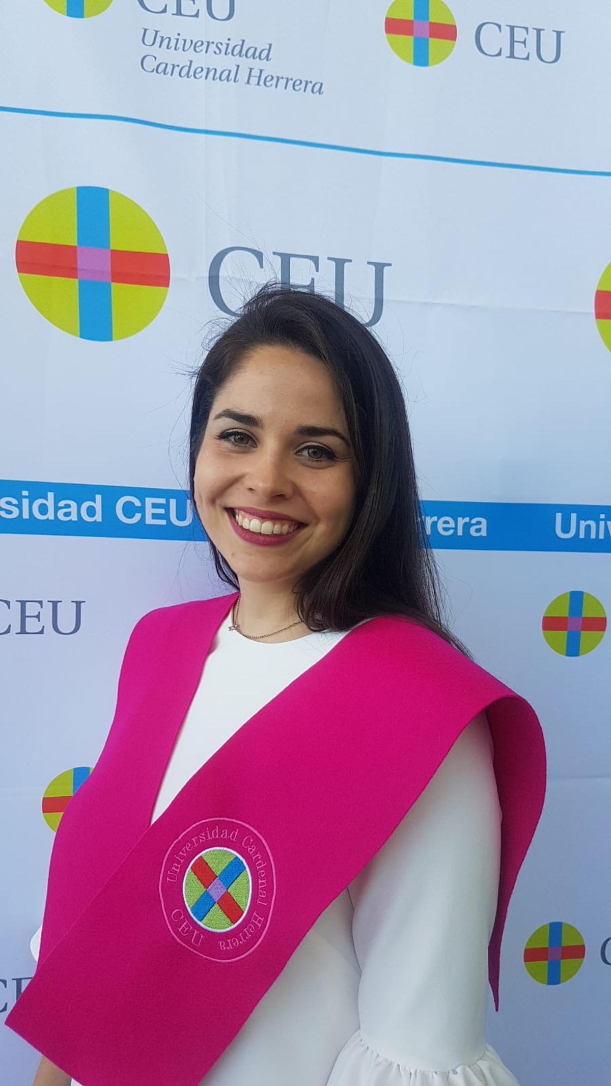 Nuevas sensaciones con el paso de los años. Ya es odontóloga. Nuevas sensaciones con el paso de los años. Ya es odontóloga.