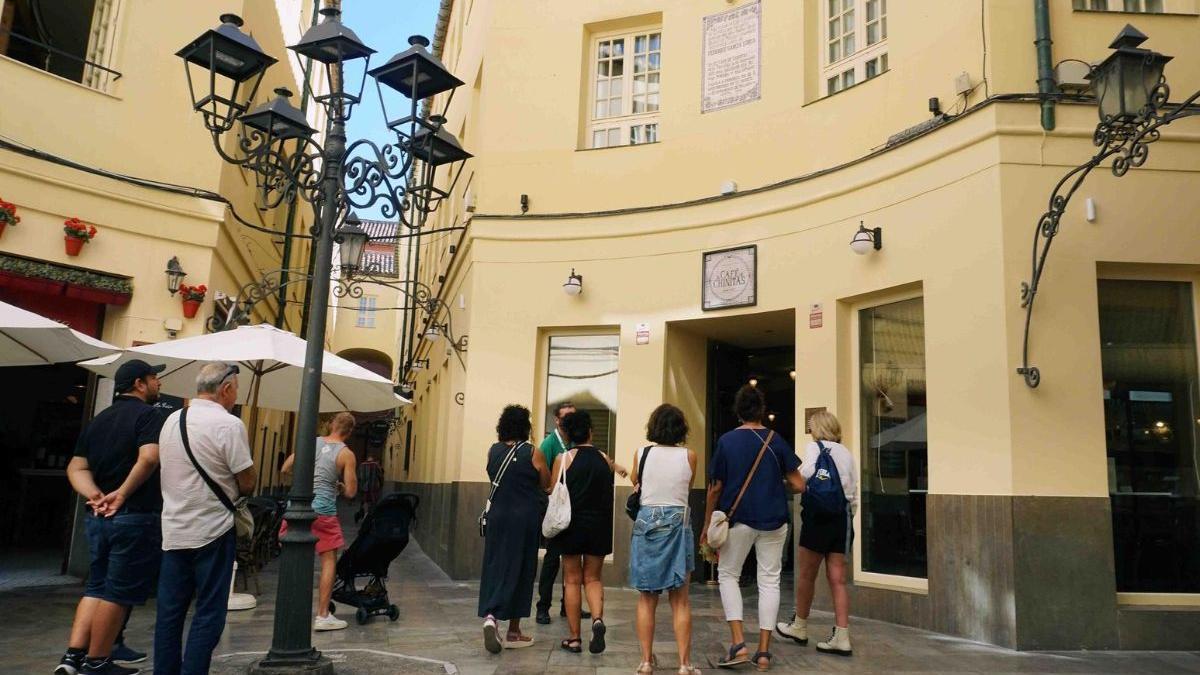 Farola del Pasaje Chinistas que Chiquito hubiera querido sustituir por su estatua, según su sobrina