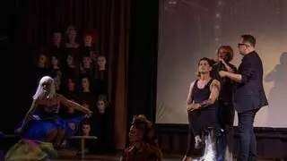 Cuando un FP de peluquería y estilismo rompe con el miedo al rechazo de un joven que soñaba con ser drag queen en Elche