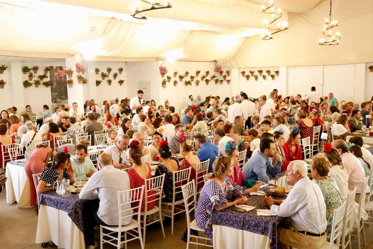 La Feria entra en calor con todas las mesas llenas