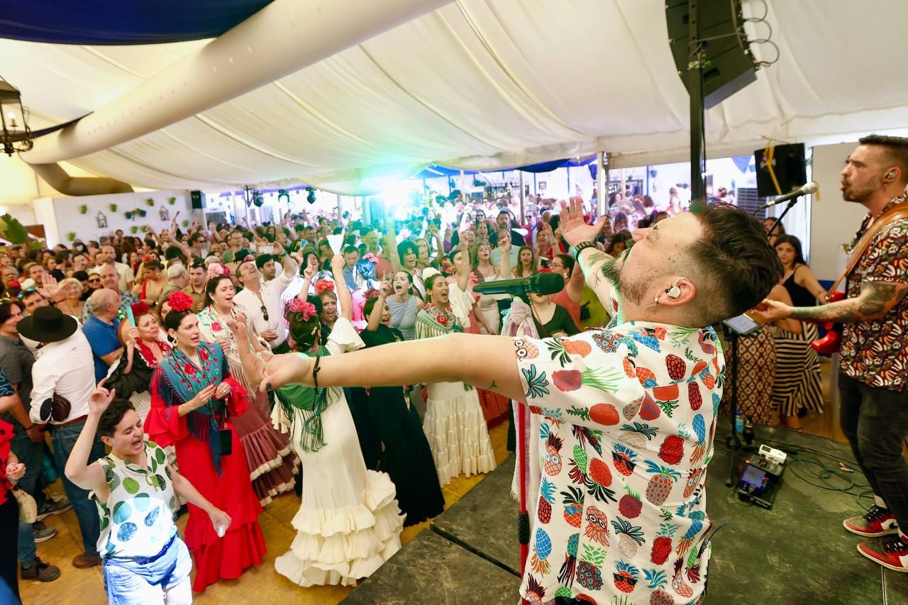 El tardeo se impone en las casetas de la Feria de Córdoba para disfrute de propios y extraños