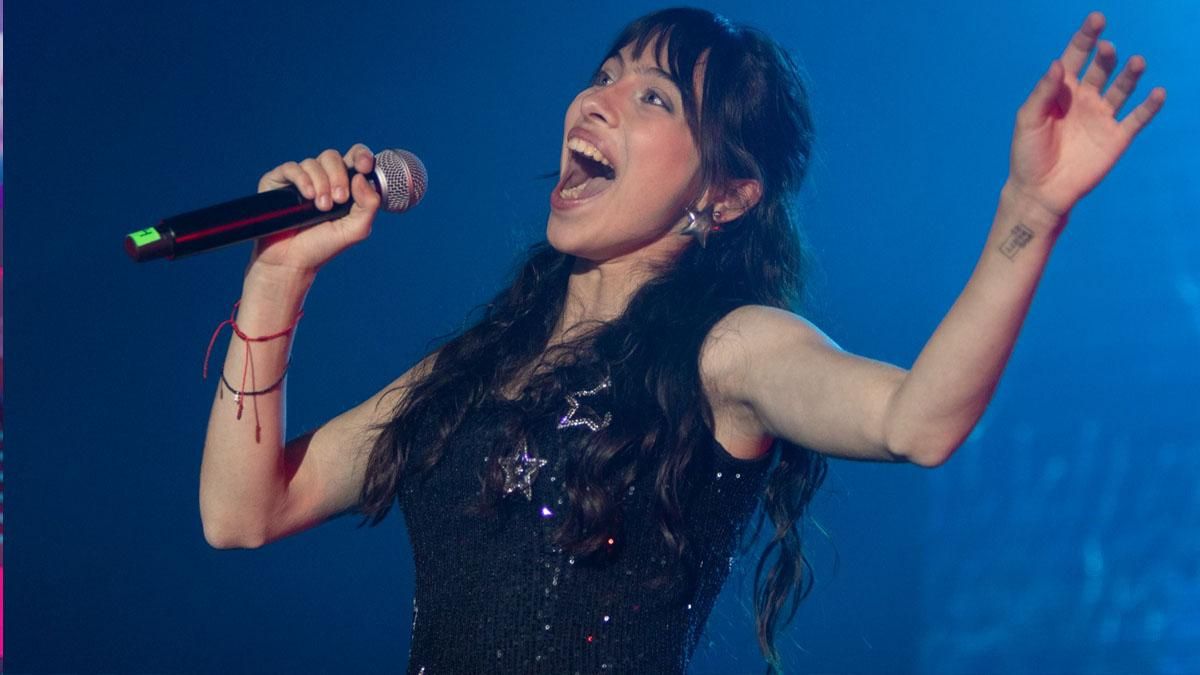 Melani García cantando lírico
