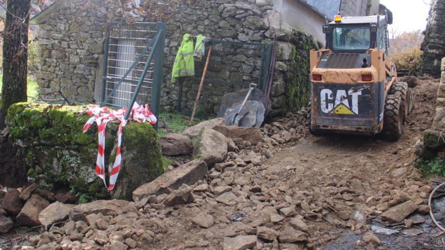La carretera de Lubián abre esta semana tras limpiar el escombro