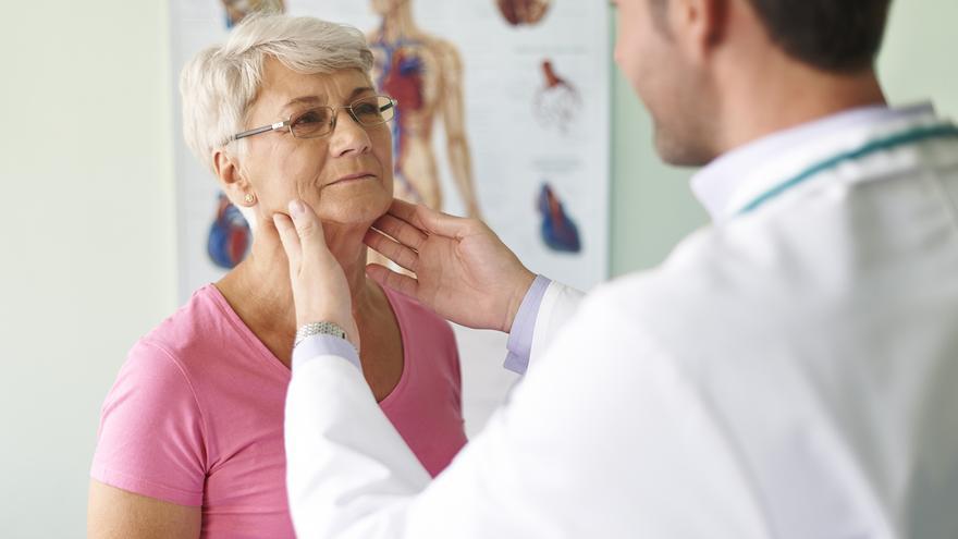 Cáncer de tiroides: primeros síntomas de un tumor silencioso y frecuente en mujeres de mediana edad