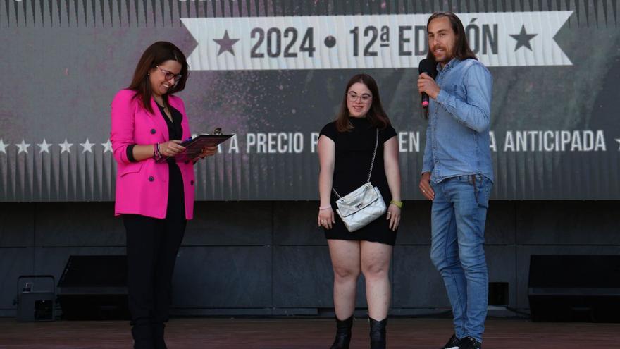 Erick Alexander Corrente y Tamara Carballa (c.), junto a Lorena López, en la gala de presentación de Vigo Porté, en Viala.