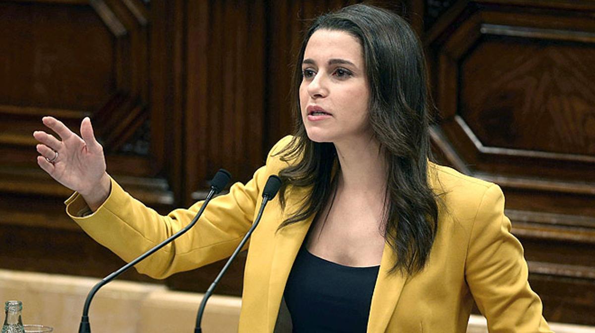 Inés Arrimadas ha assegurat en la seva intervenció al Parlament, durant la investidura de Carles Puigdemont: Avui investirem el senyor Mas, tres quarts del mateix