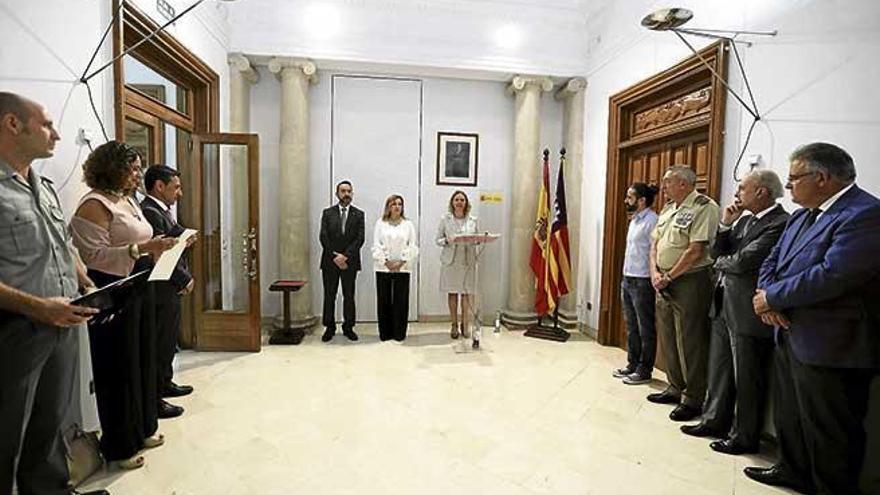 Asistentes al acto de celebración de la Merced, ayer en la sede de Delegación del Gobierno.