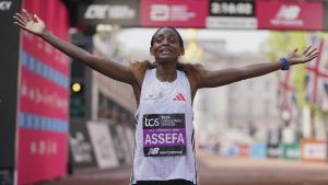 Tigst Assefa, ganadora del maratón de Londres 2025