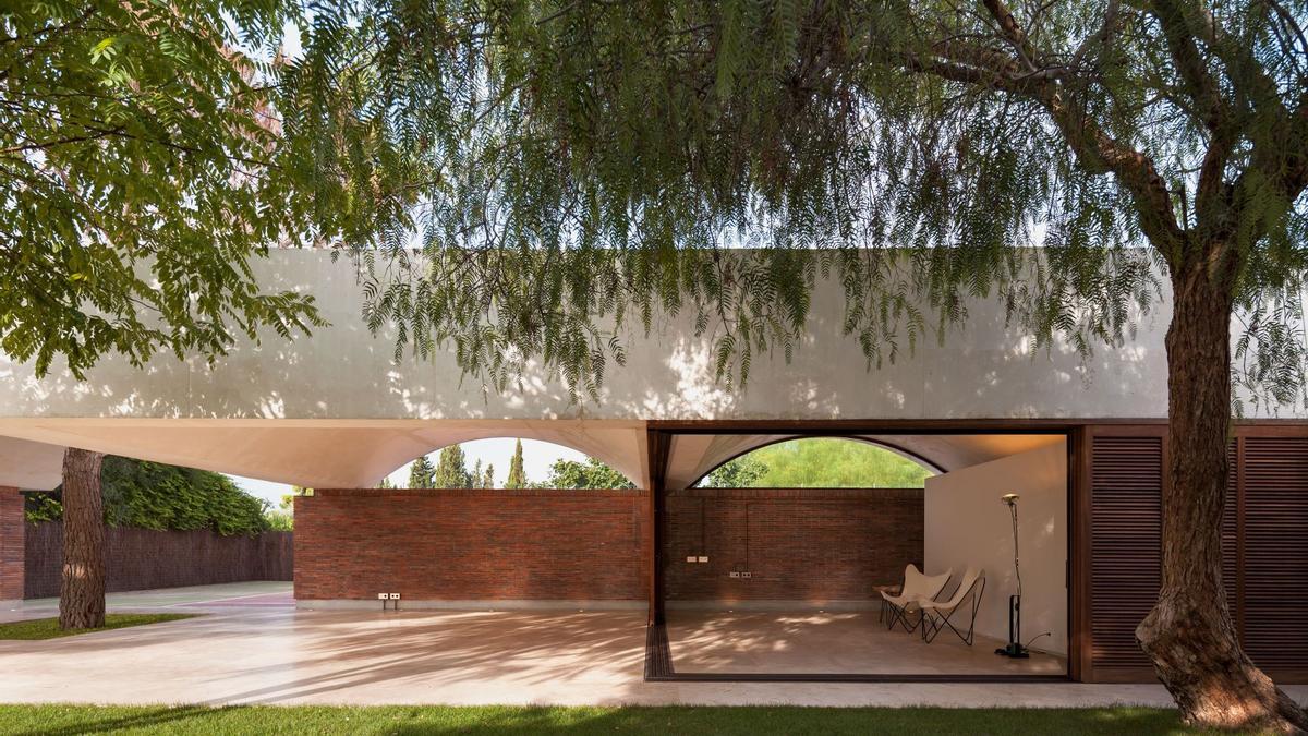 Uno de los porches de la vivienda