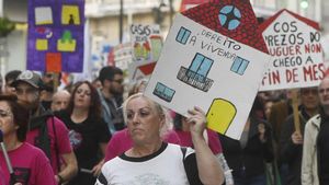Asistentes a la manifestación del pasado 5 de abril para pedir la regulación del alquiler y la limitación de la vivienda turística, en Vigo.