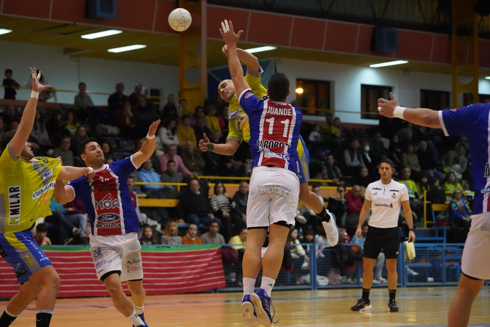 GALERÍAI | Las mejores imágenes del encuentro entre el Balonmano Zamora y el CD Agustinos