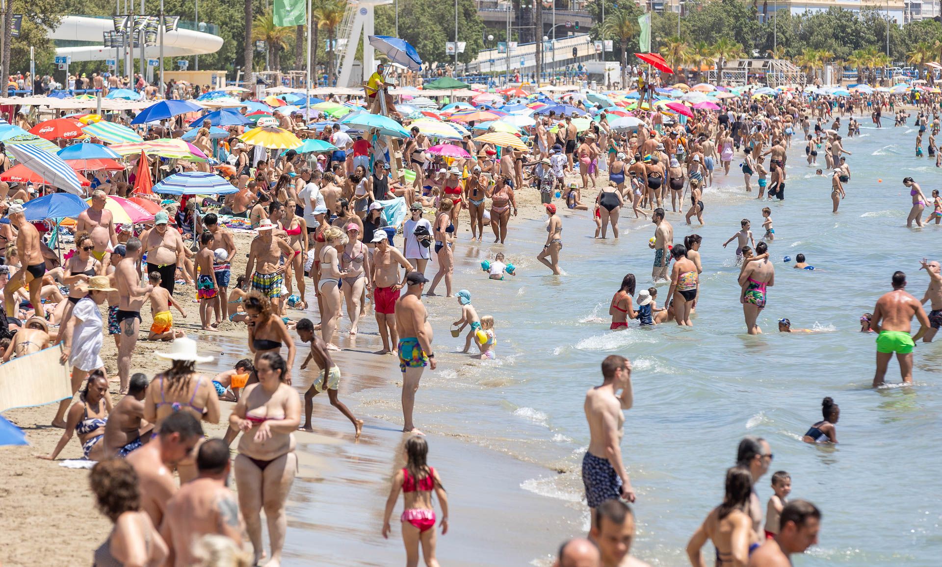 Junio se despide con las playas llenas