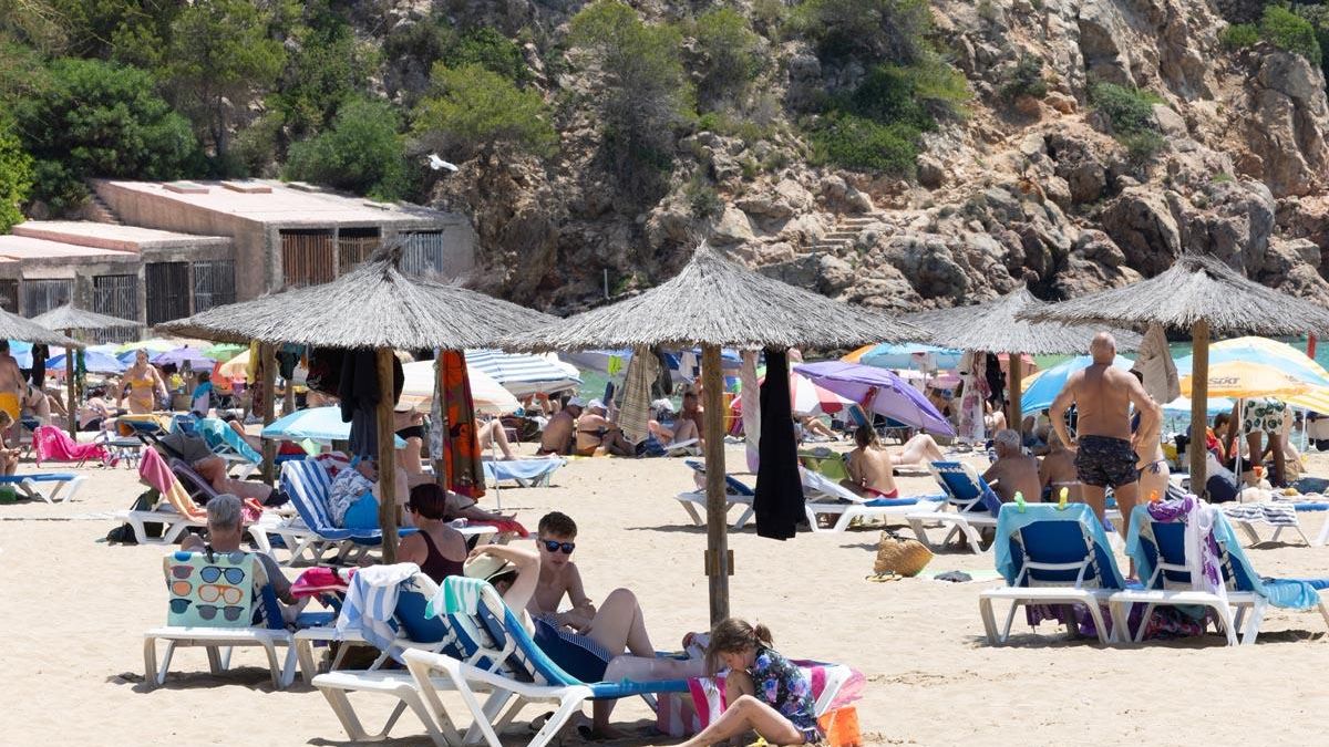 Galería: El verano en sa Cala, un mar de dudas para los hosteleros
