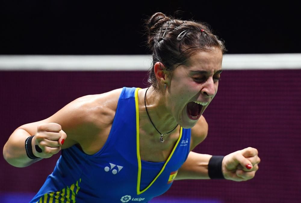 La jugadora española Carolina Marín se convirtió hoy en la deportista con más Mundiales de Bádminton de la historia tras lograr su tercer título al ganar a la india Pusarla Sindhu.