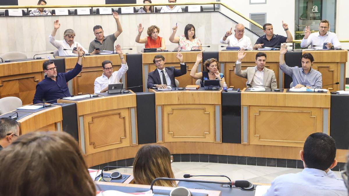 El grupo popular en el pleno de la Diputación de Alicante