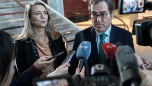 El presidente de CEOE, Antonio Garamendi, y la presidenta del Cepyme, Ángela de Miguel.