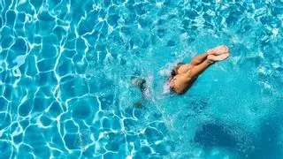 De cuatro a... ¡50 euros por hora!: los cordobeses se suman al 'boom' del alquiler de sus piscinas en verano