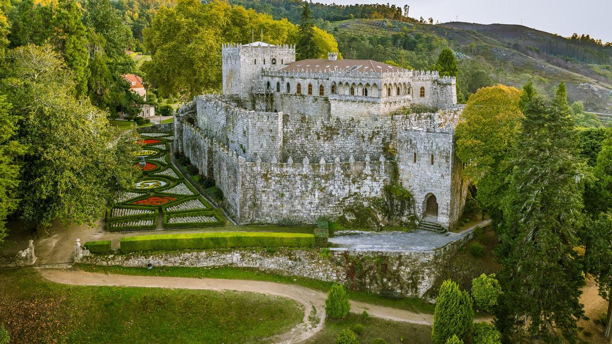 Vista de los jardines del Castillo de Soutomaior.