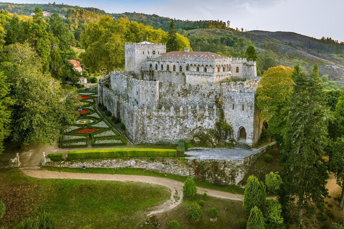 Vista de los jardines del Castillo de Soutomaior.