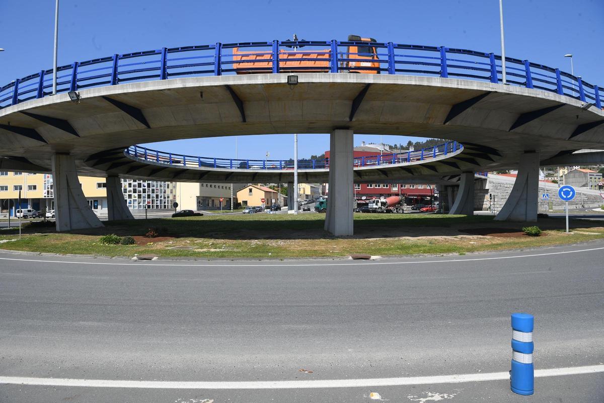 Rotonda de acceso al polígono de Sabón