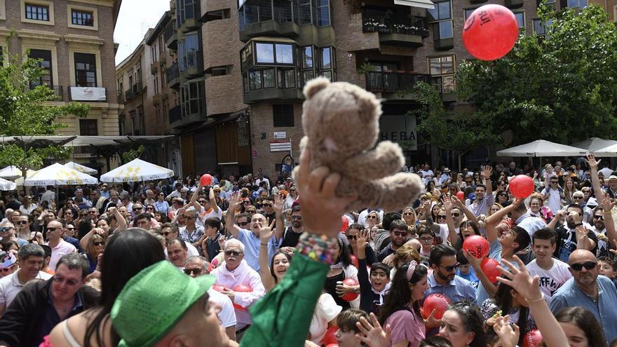 Todas las imágenes del pasacalles sardinero y del desfile de Doña Sardina en Murcia