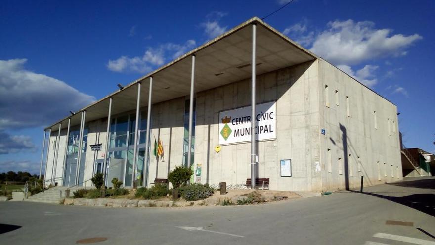 Edifici del Centre Cívic de Castellnou, damunt del qual es posaran les plaques solars