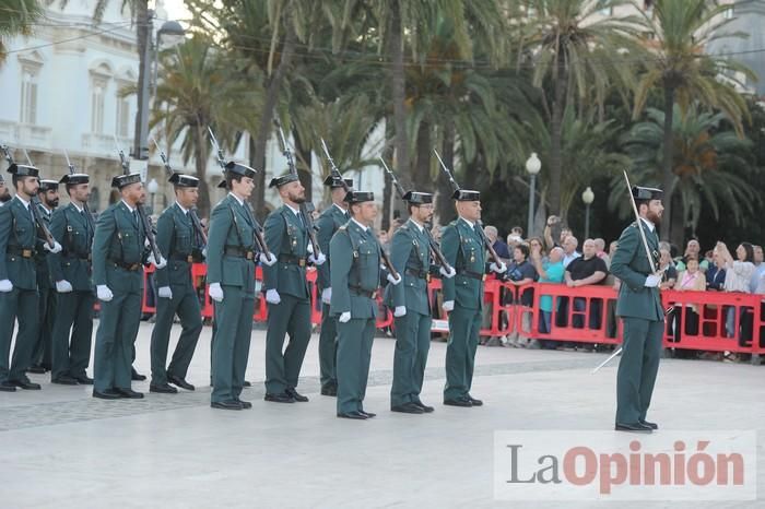 Arriado Solemne de Bandera en el puerto de Cartagena