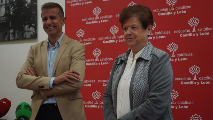 Leandro Roldán, junto a Nieves Andrés, en el colegio Sagrado Corazón de Jesús. | Jose Luis Fernández