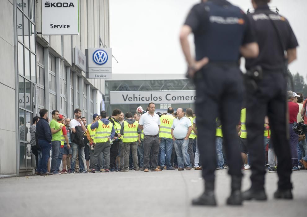 Los sindicatos CIG, CC.OO.  y UGT sitúan en el 90-95% el seguimiento de la huelga general del sector en la provincial.