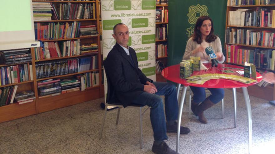 La presentación ha sido en la Librería Luces, de Málaga capital.