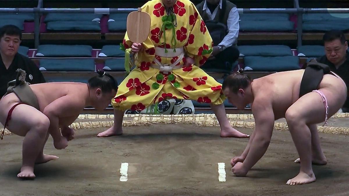 Aonishiki Arata , a la derecha.