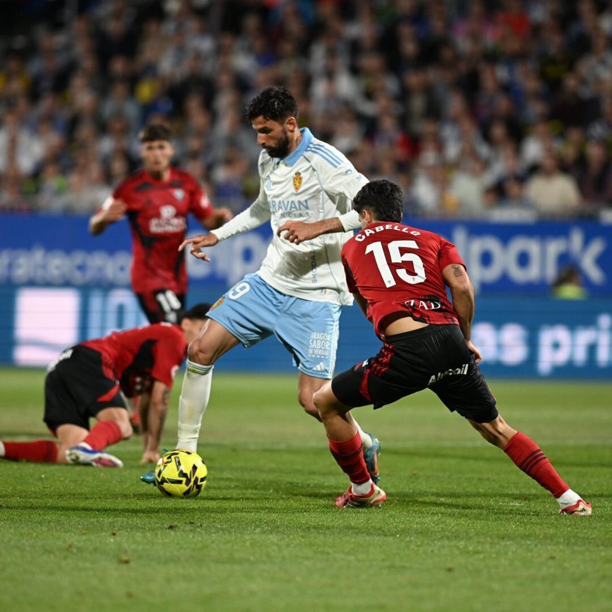 Lance del encuentro entre el Real Zaragoza y el Mirandés en el Ibercaja.