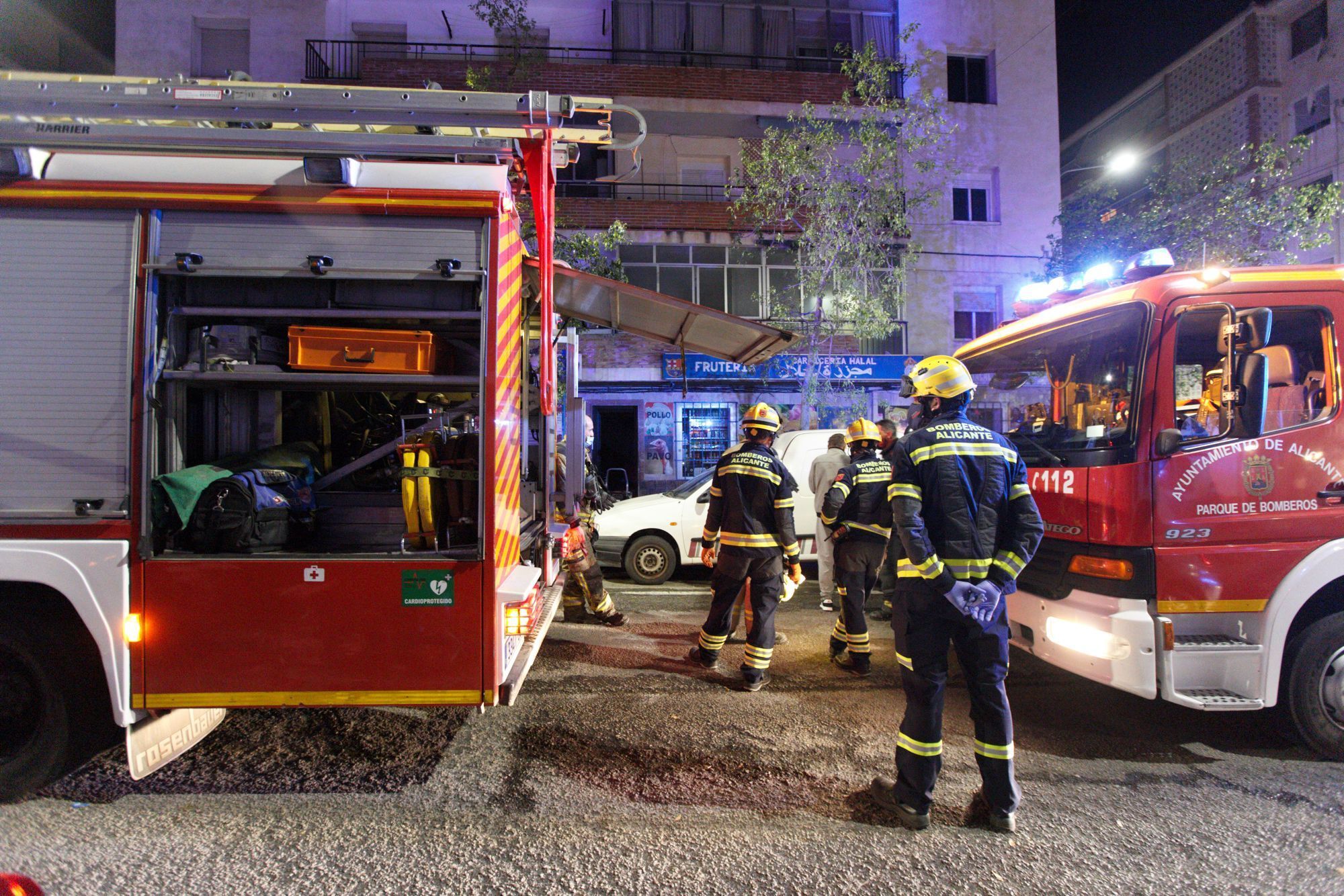 Once heridos en el incendio de una vivienda en la Zona Norte de Alicante