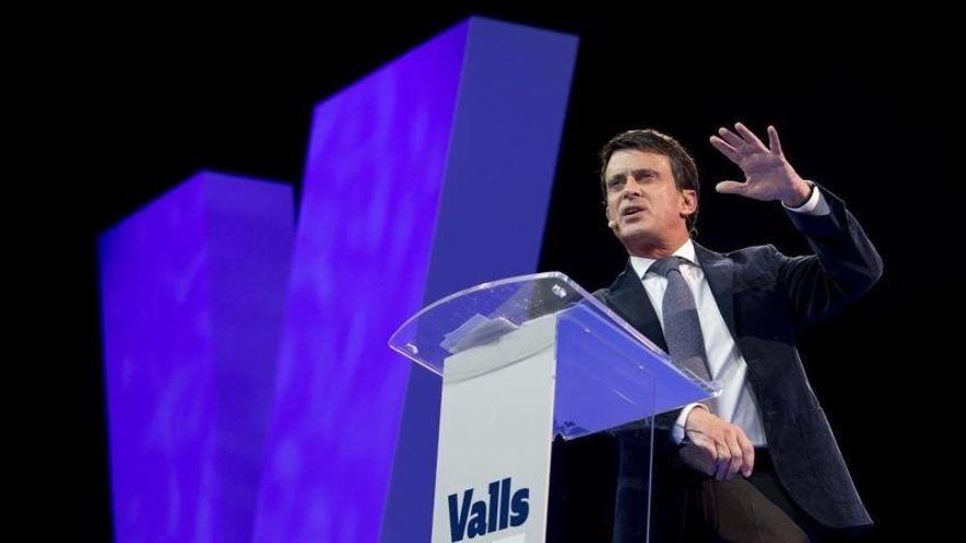 Valls se crece ante el Círculo