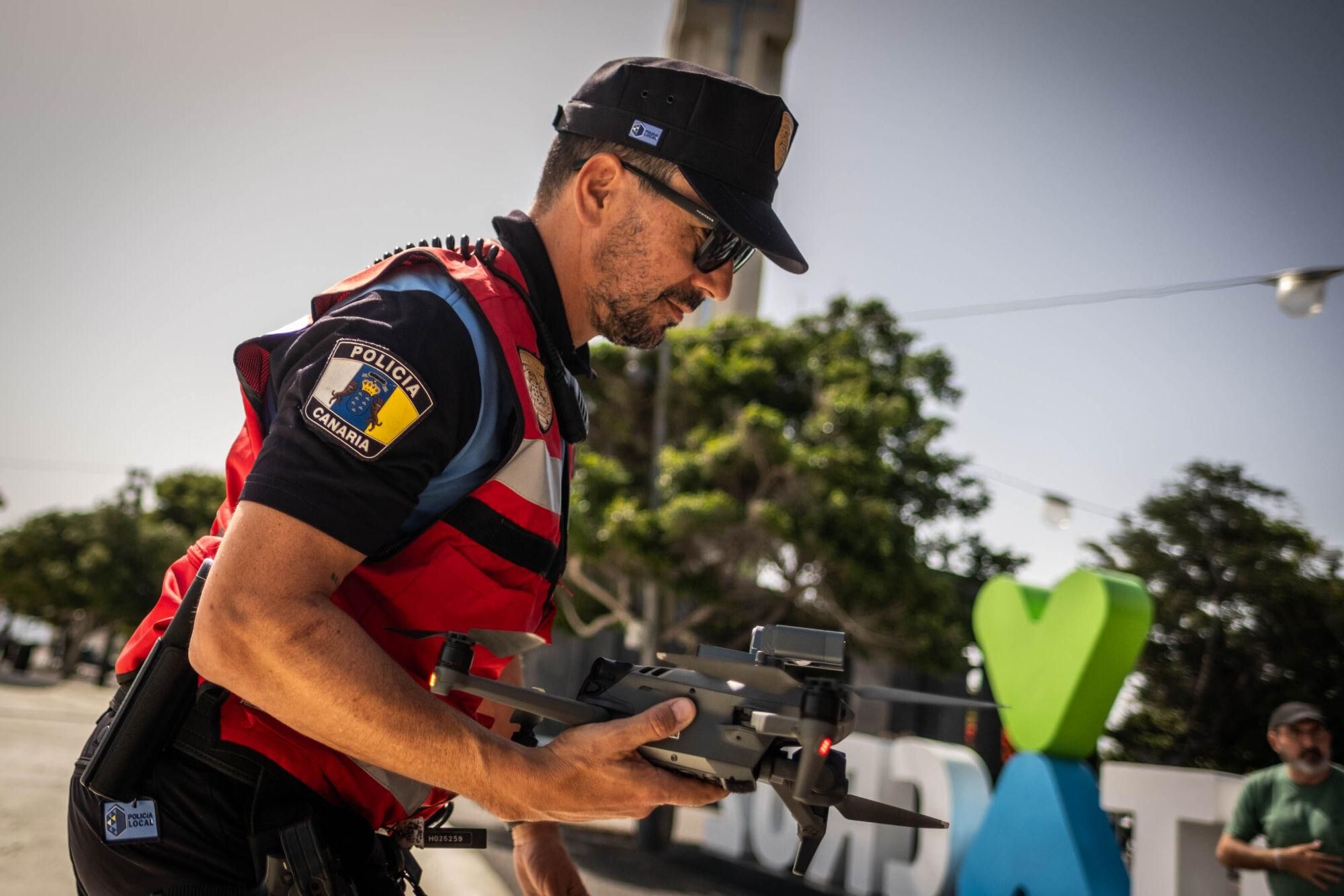 Presentación de los nuevos drones que usarán la Policía Local y Protección Civil de Santa Cruz de Tenerife. 
