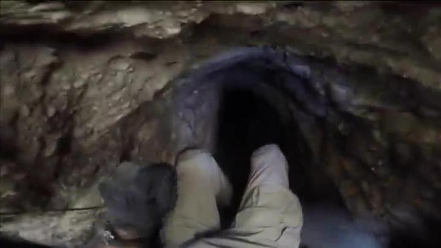 Viaje por el tunel de casi un kilómetro que los narcos construyeron entre México y EEUU