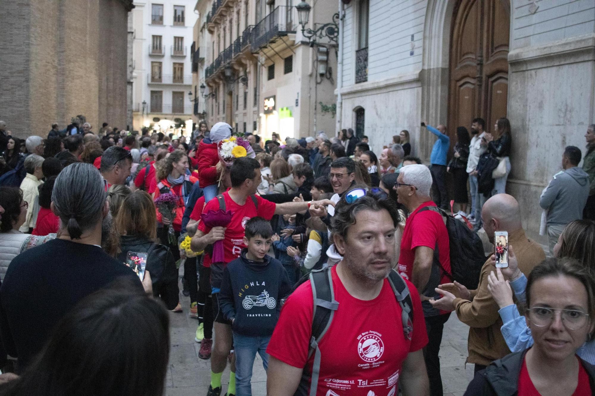 Más de 140 personas peregrinan de Canals a València